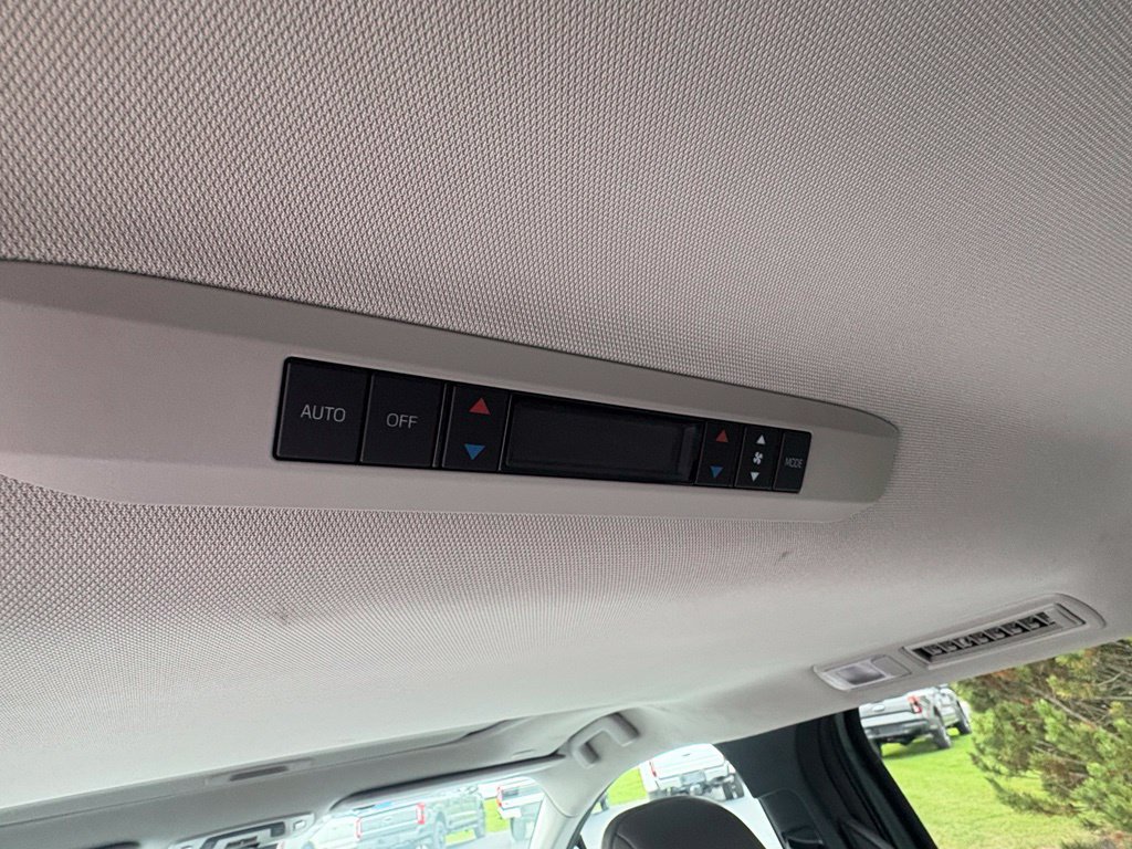 Used 2026 Toyota Sienna XLE FWD image 28