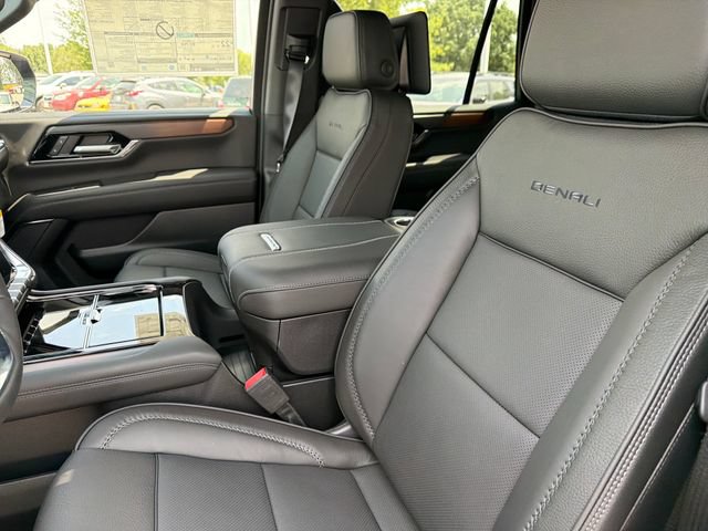 New 2026 GMC Yukon Denali w/ Denali Reserve Package AWD/4WD image 17