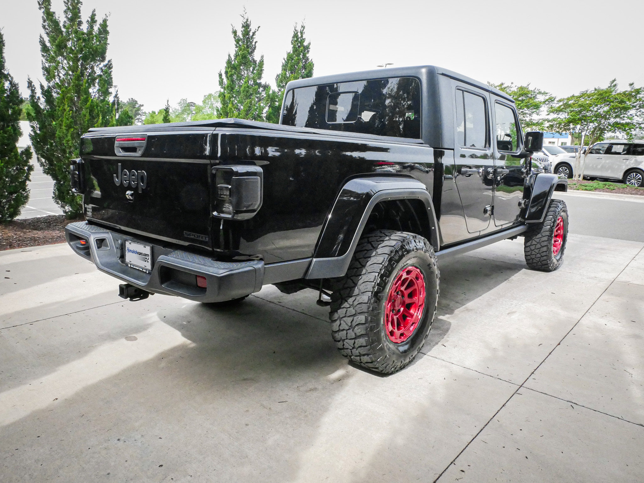 Used 2021 Jeep Gladiator Sport image 10