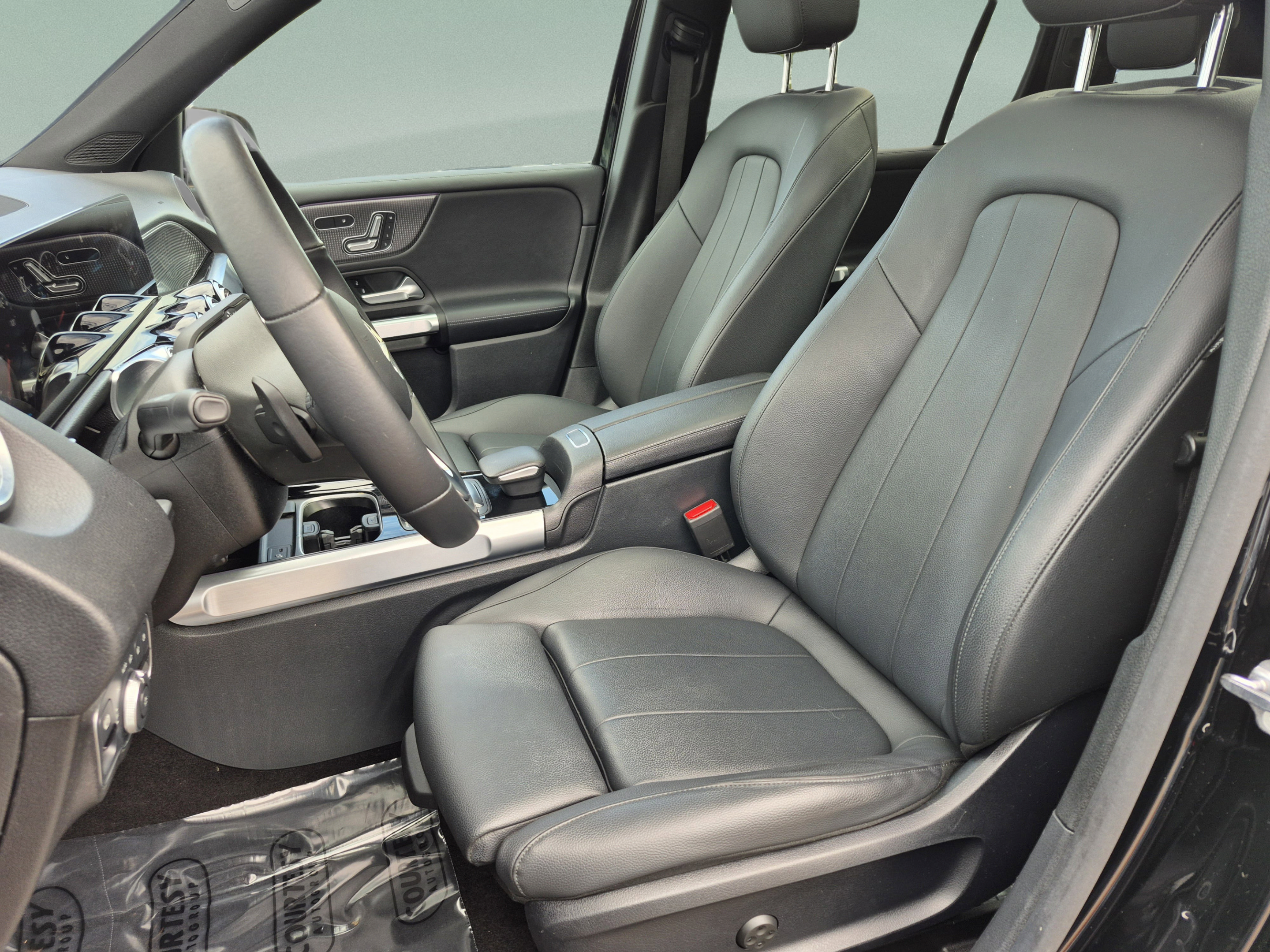 Used 2023 Mercedes-Benz GLB 250 image 21