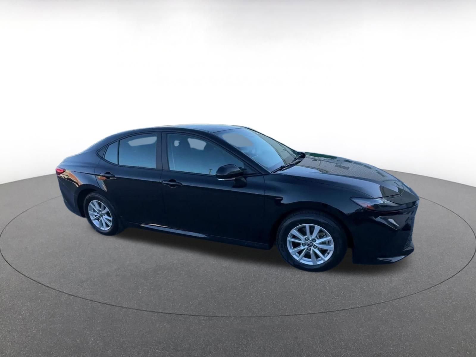 Used 2025 Toyota Camry LE video 2