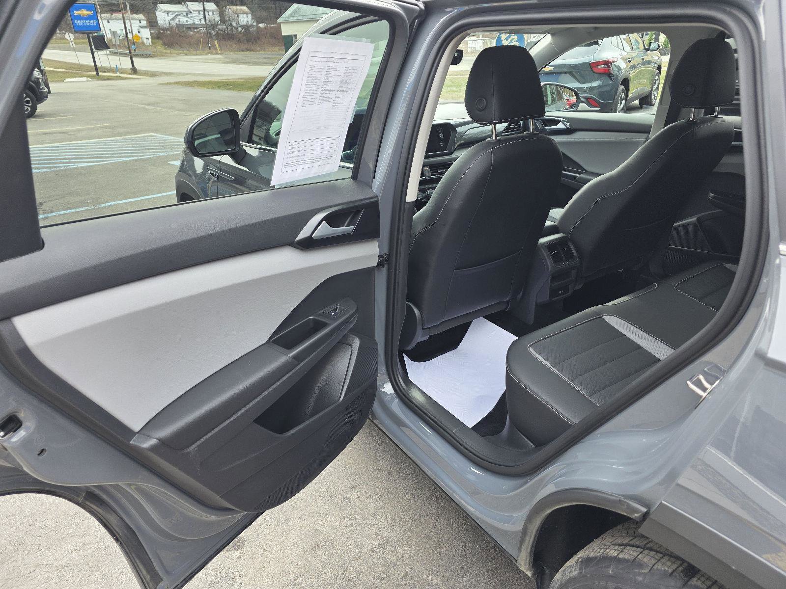 Used 2022 Volkswagen Taos SEL image 21