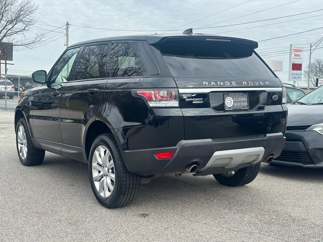 Used 2017 Land Rover Range Rover Sport HSE image 6