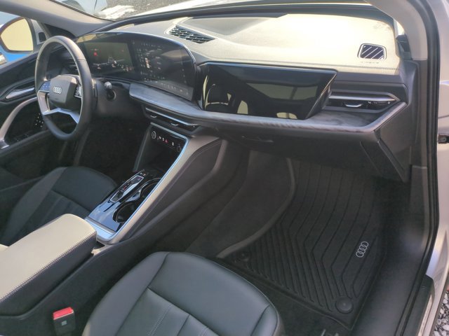 Used 2025 Audi Q5 Premium w/ Convenience Package image 30