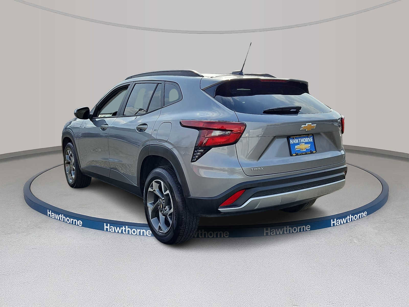 Used 2025 Chevrolet Trax LT w/ LT Convenience Package image 4