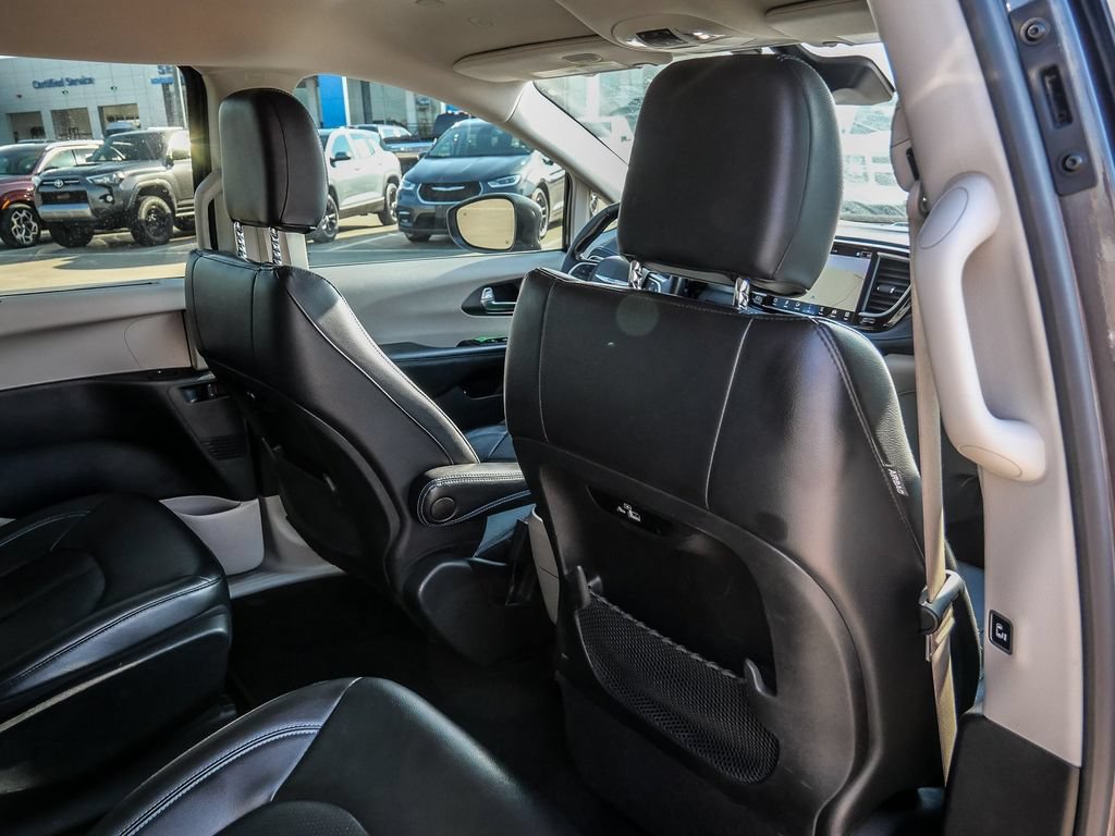 Used 2021 Chrysler Pacifica Touring-L FWD image 25
