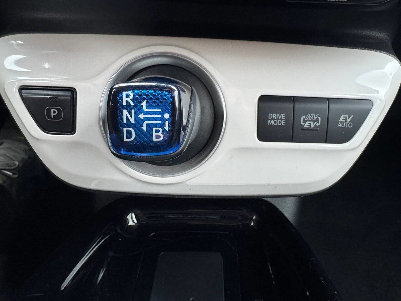 Used 2018 Toyota Prius Prime Premium image 21