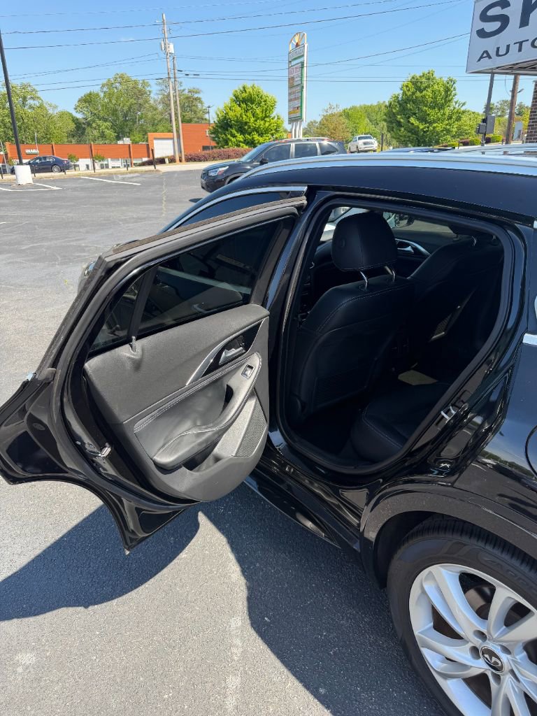 Used 2018 INFINITI QX30 FWD image 15