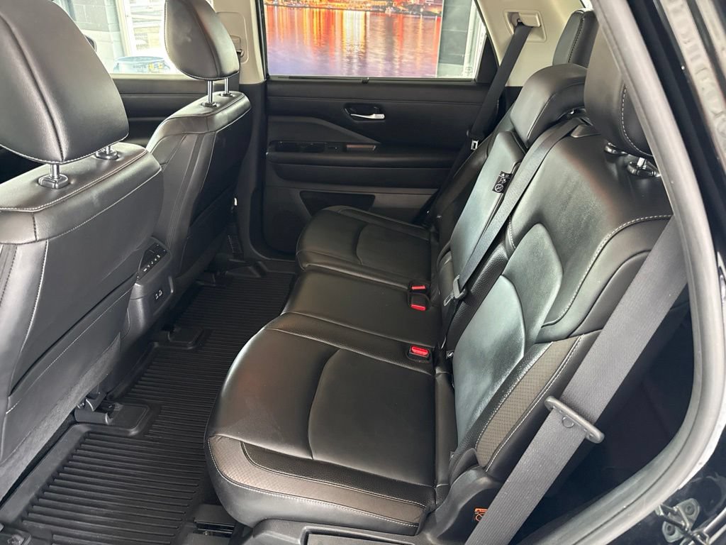 Used 2023 Nissan Pathfinder SL AWD/4WD image 11