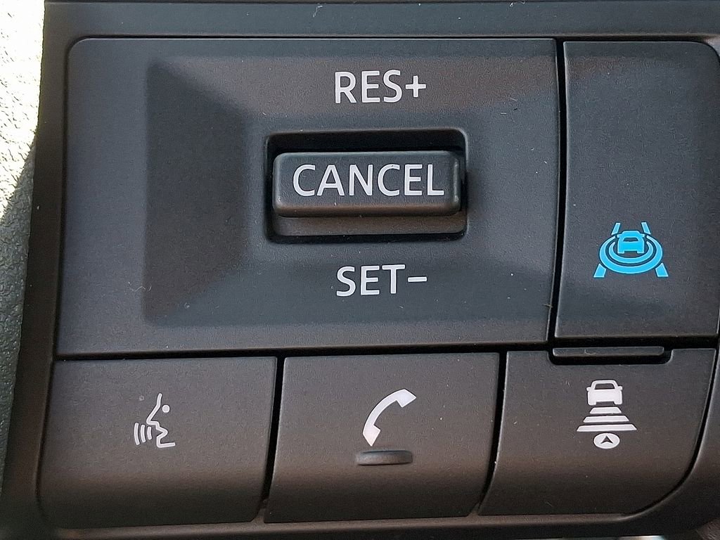 Used 2025 Nissan Rogue SV image 21