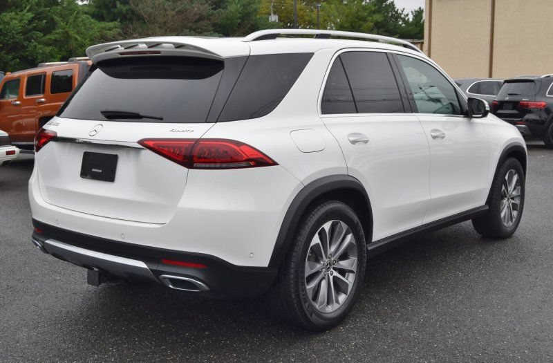 Used 2021 Mercedes-Benz GLE 350 4MATIC w/ Premium Package image 11