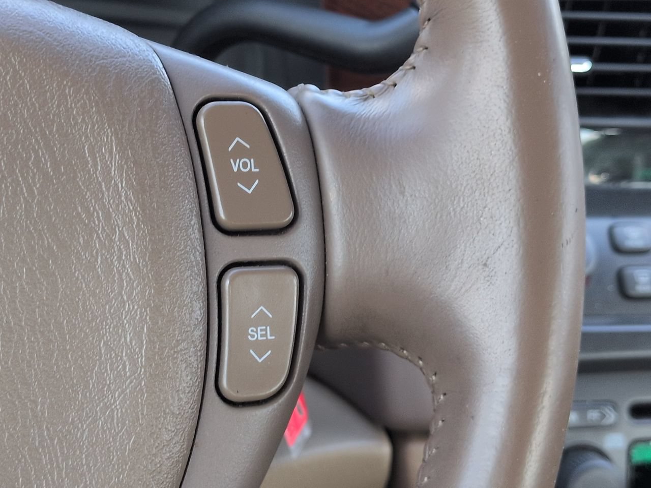 Used 2004 Cadillac De Ville FWD image 24