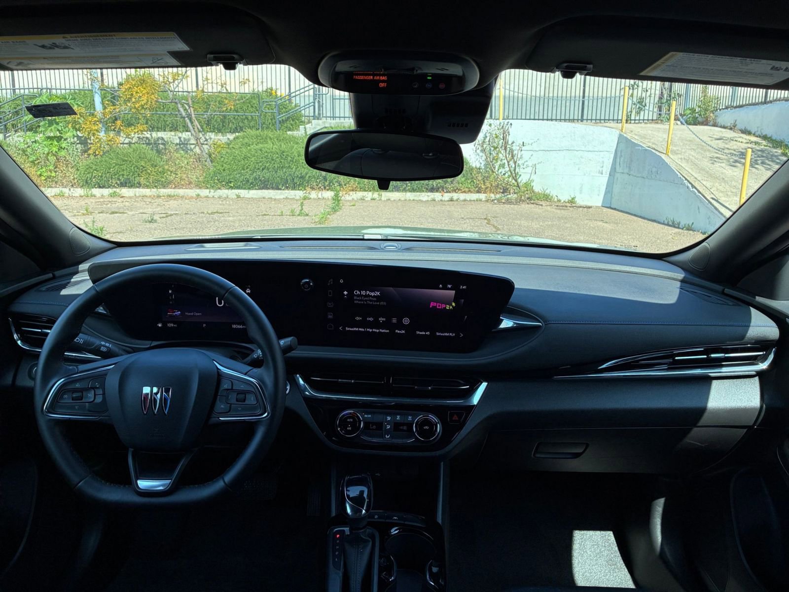 Used 2025 Buick Envista Sport Touring image 32