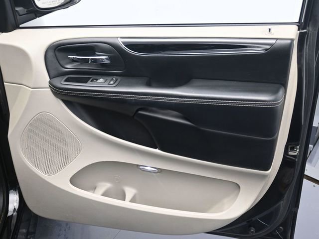Used 2019 Dodge Grand Caravan SXT image 30
