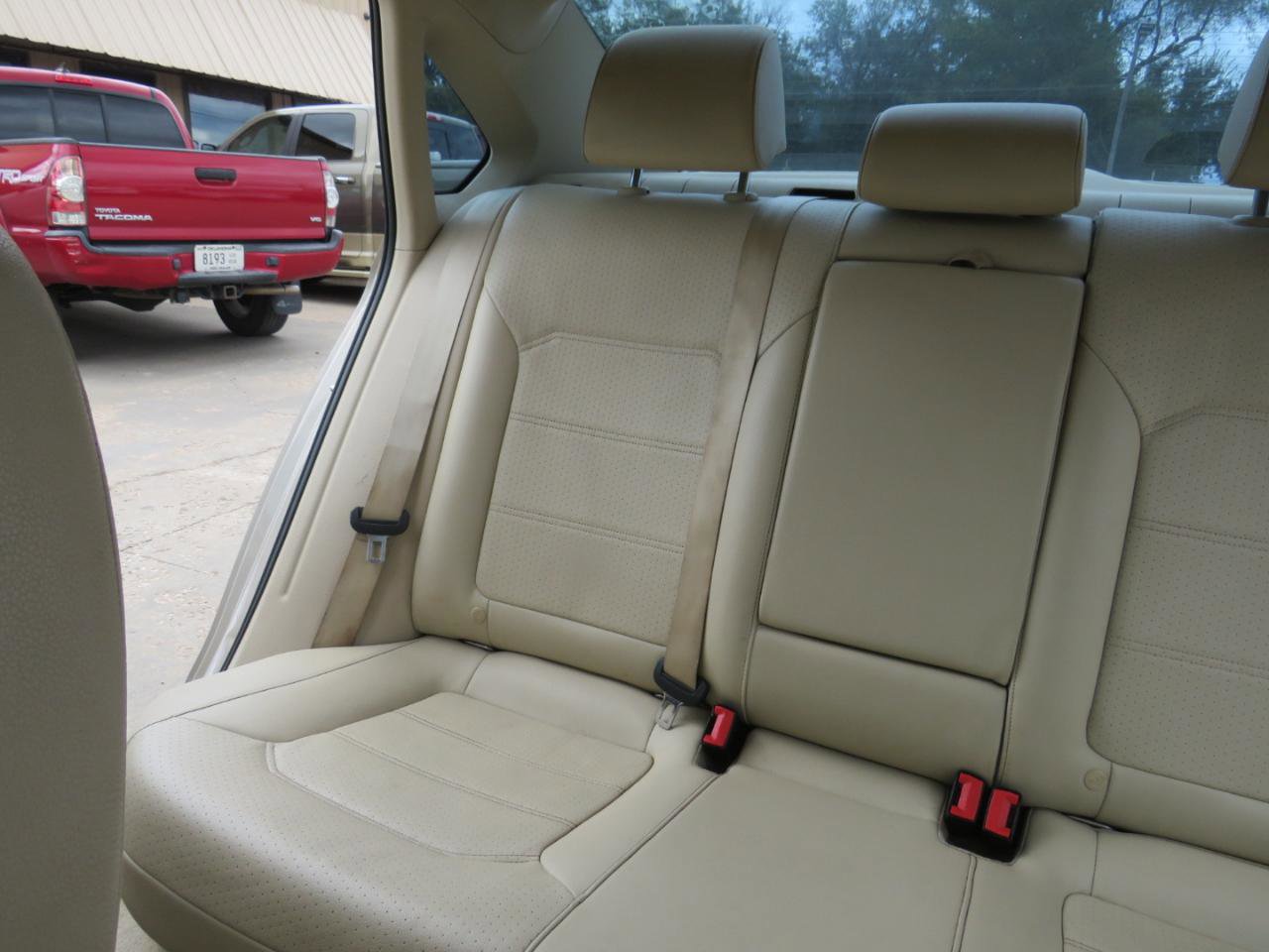 Used 2015 Volkswagen Passat TDI SE FWD image 28