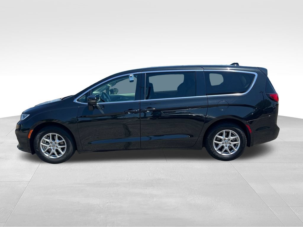Used 2023 Chrysler Pacifica Touring-L FWD video 2