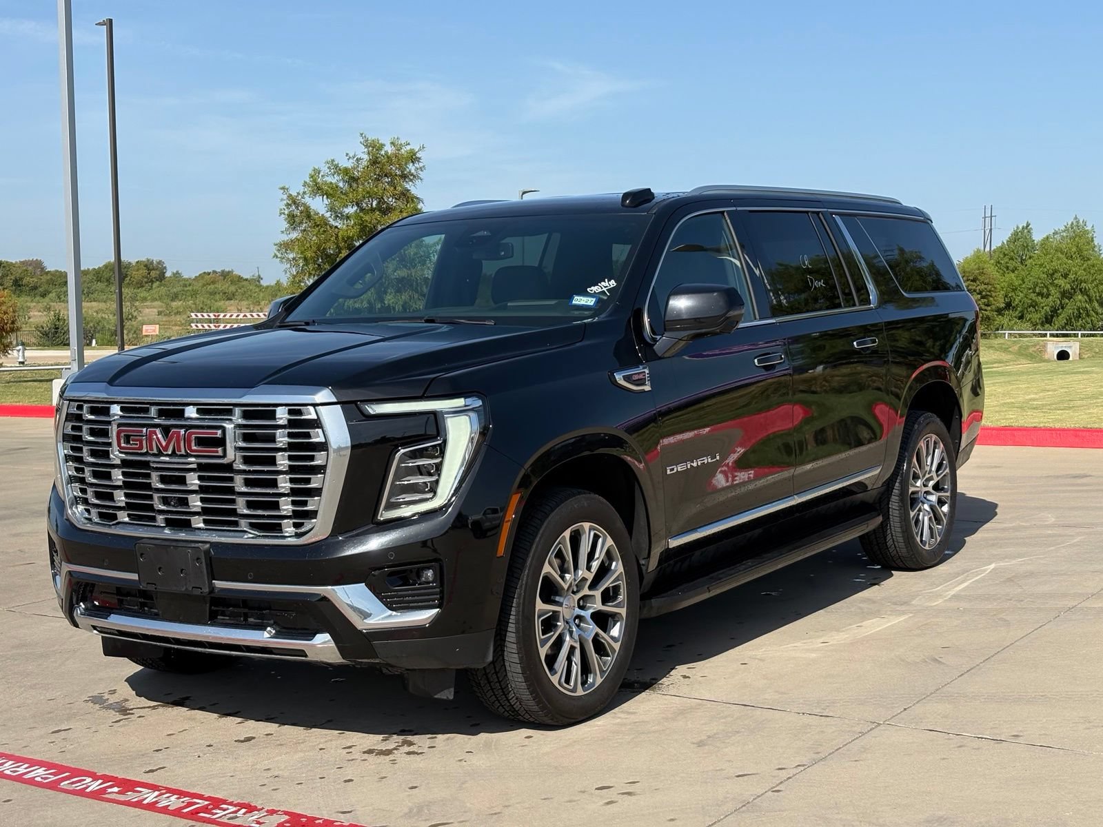 Used 2025 GMC Yukon XL Denali AWD/4WD video 3