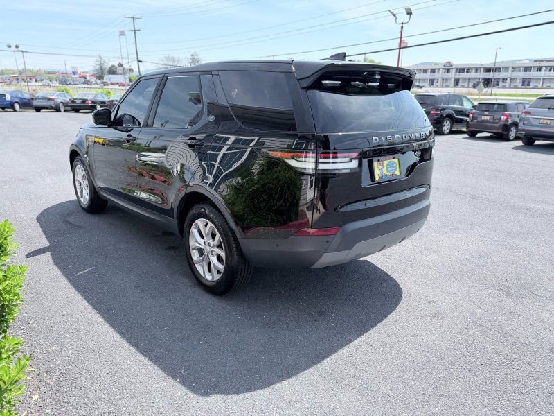 Used 2019 Land Rover Discovery SE AWD/4WD image 4