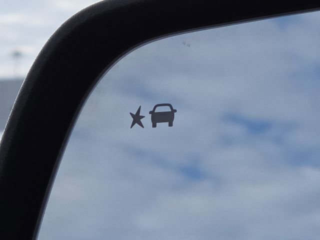 Used 2018 GMC Acadia SLE w/ Driver Alert Package I image 10