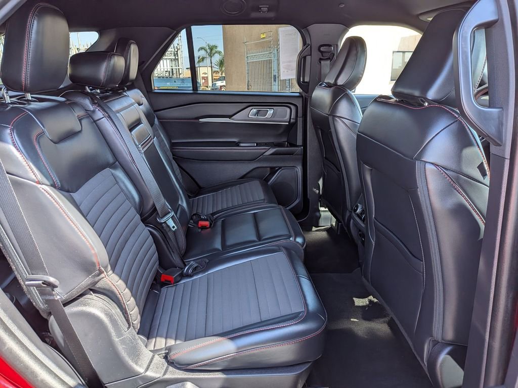 Used 2025 Ford Explorer ST-Line w/ ST-Line Street Pack image 30
