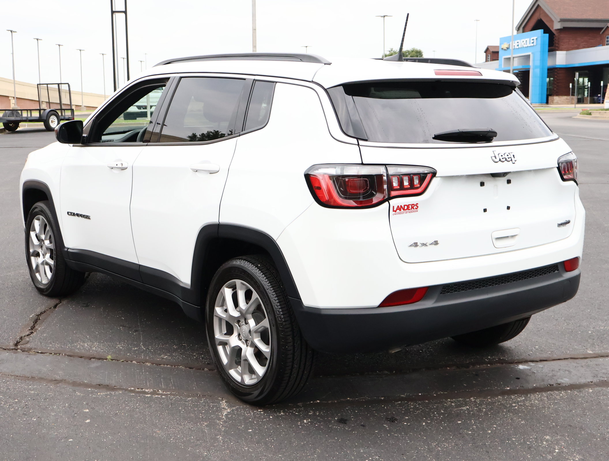 Used 2023 Jeep Compass Latitude AWD/4WD image 7
