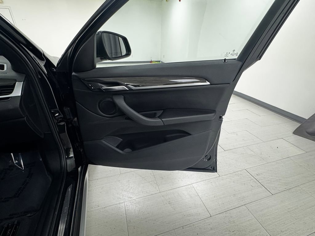 Used 2018 BMW X1 xDrive28i w/ Convenience Package image 12