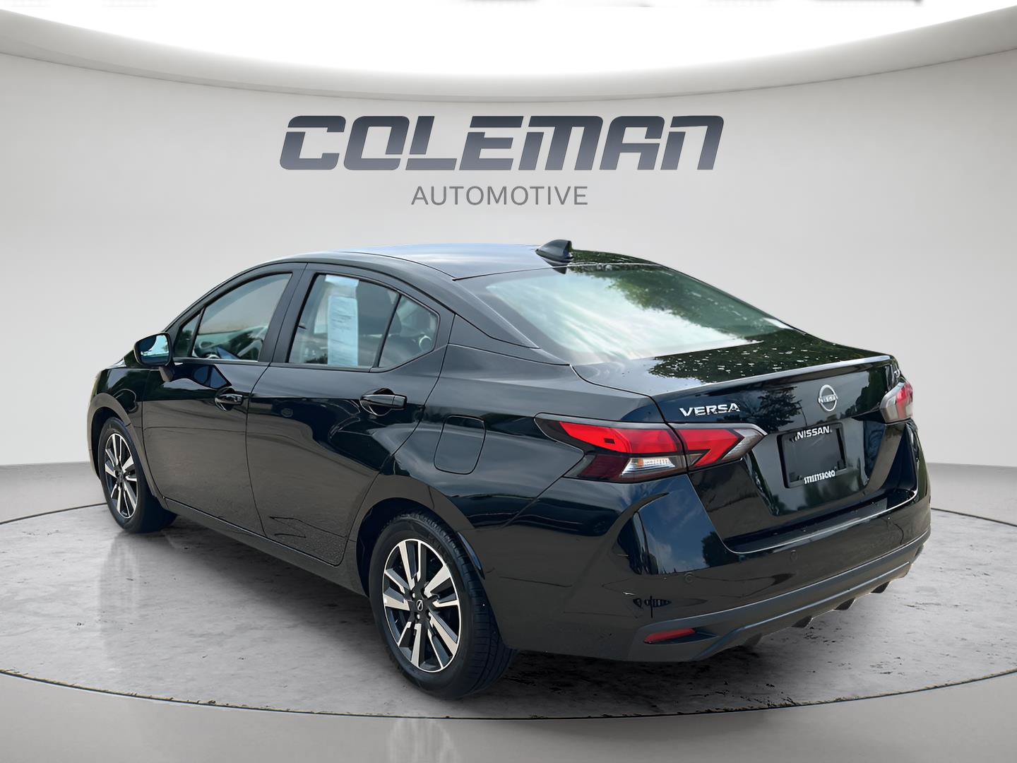 Used 2024 Nissan Versa SV FWD image 4