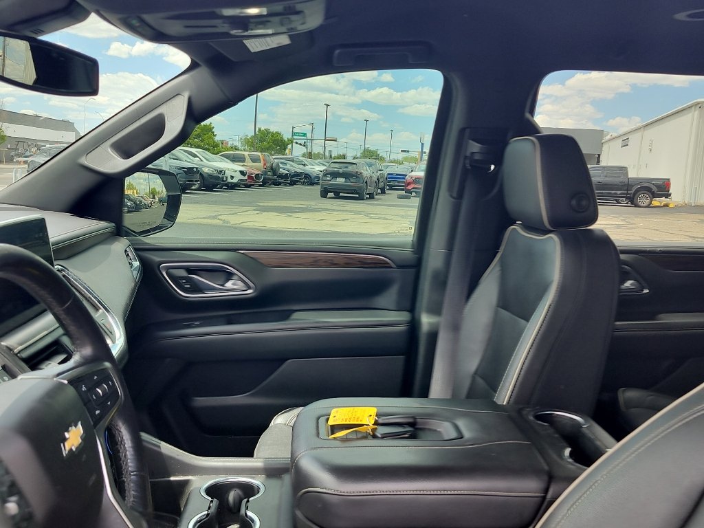 Used 2022 Chevrolet Suburban Premier AWD/4WD image 16