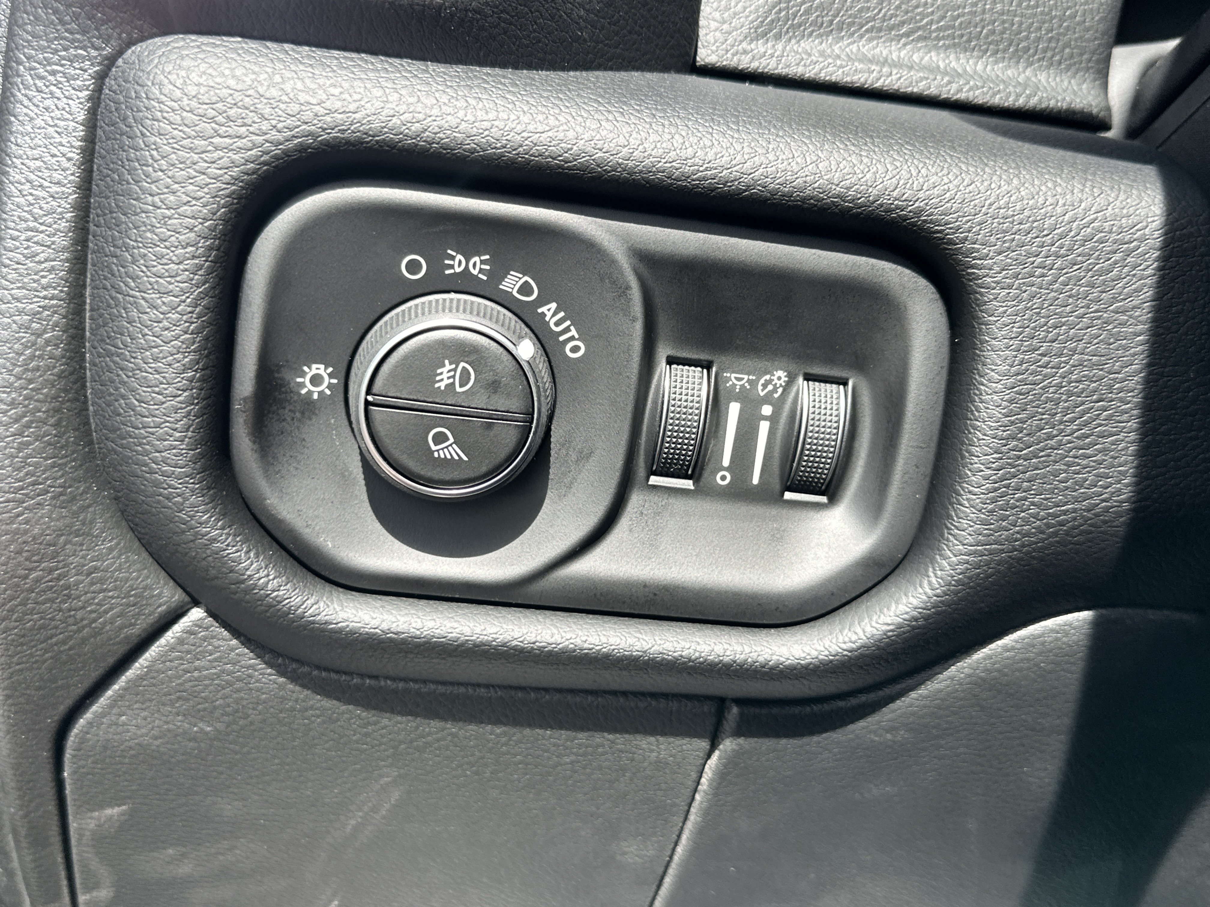 New 2027 RAM 2500 Laramie AWD/4WD image 12