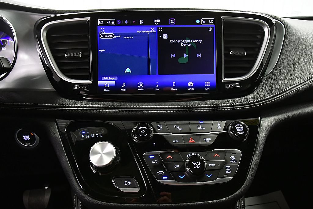 Used 2026 Chrysler Pacifica Limited FWD image 23