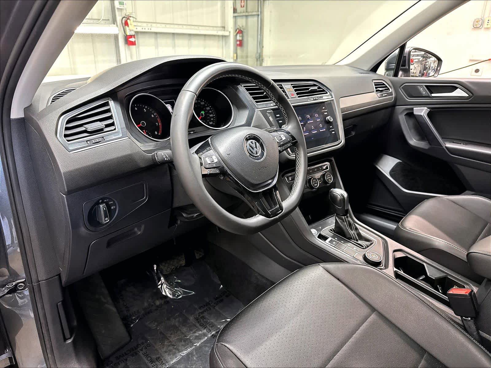 Used 2021 Volkswagen Tiguan SE w/ Panoramic Sunroof Package AWD/4WD image 20