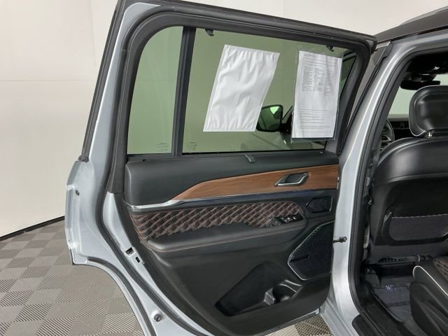 Used 2021 Jeep Grand Cherokee L Summit w/ Luxury Tech Group V image 29