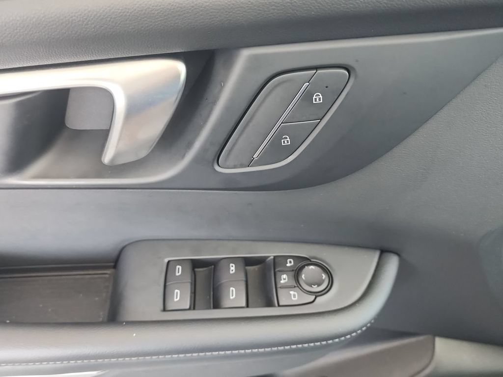 Certified 2025 Buick Enclave Preferred FWD image 23