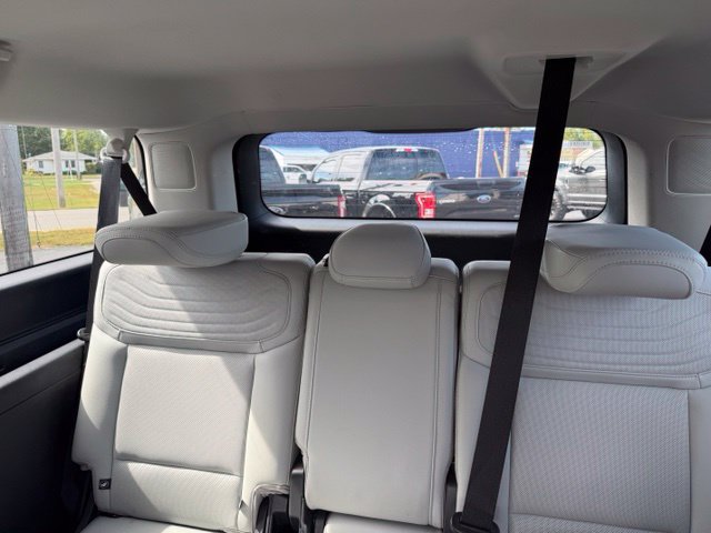 Used 2025 Ford Expedition Max Platinum w/ Platinum Ultimate Package AWD/4WD image 31