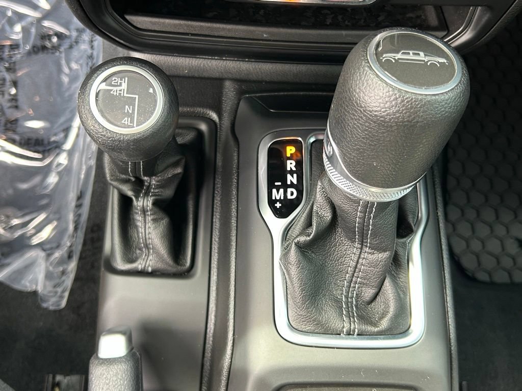 Used 2024 Jeep Gladiator Sport AWD/4WD image 35