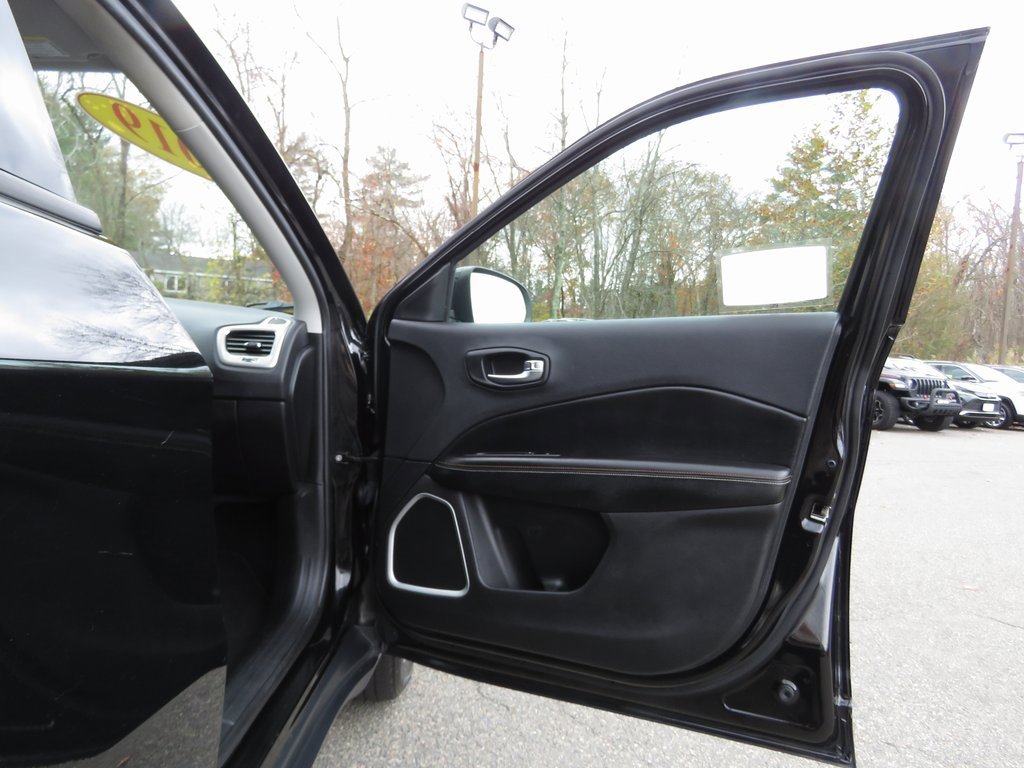 Used 2019 Jeep Compass Latitude image 13