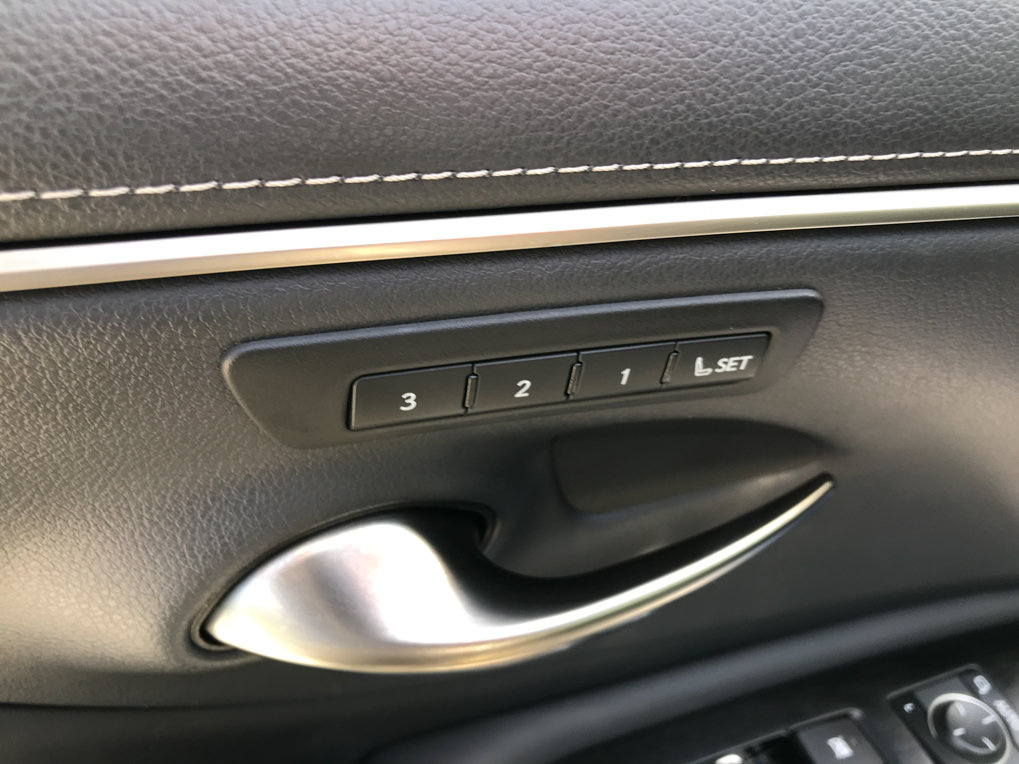 Used 2022 Lexus ES 300h w/ Premium Package FWD image 14