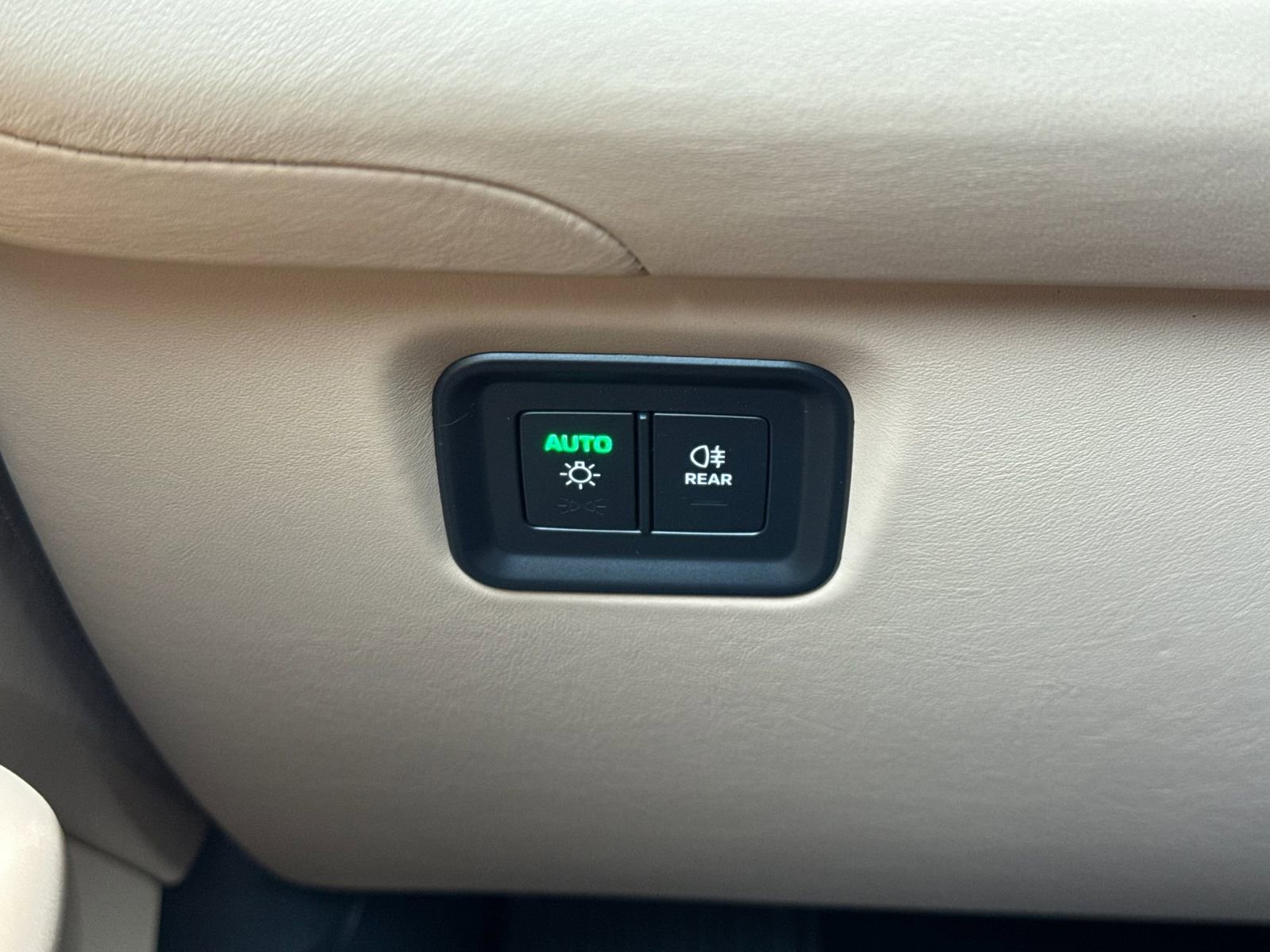 New 2026 Porsche Cayenne GTS image 33