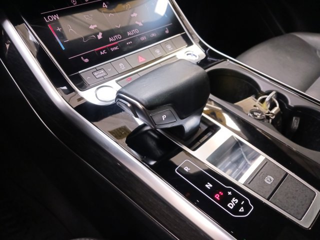 Used 2019 Audi Q8 Premium image 25