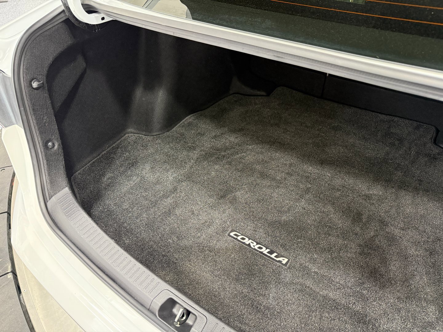 Used 2022 Toyota Corolla LE w/ Carpet Mat Package (TMS) image 56