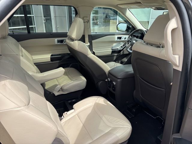 Used 2020 Ford Explorer Platinum w/ Premium Technology Package AWD/4WD image 29