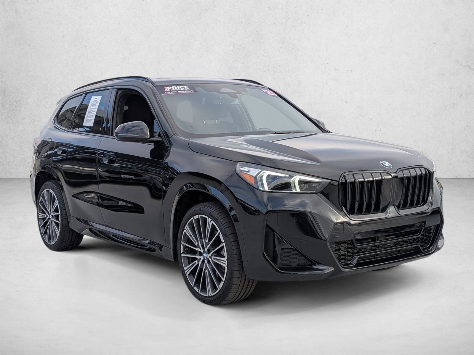 Used 2025 BMW X1 xDrive28i w/ M Sport Package AWD/4WD image 3