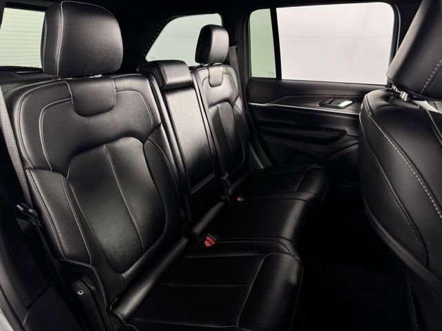 Used 2024 Jeep Grand Cherokee Limited image 14