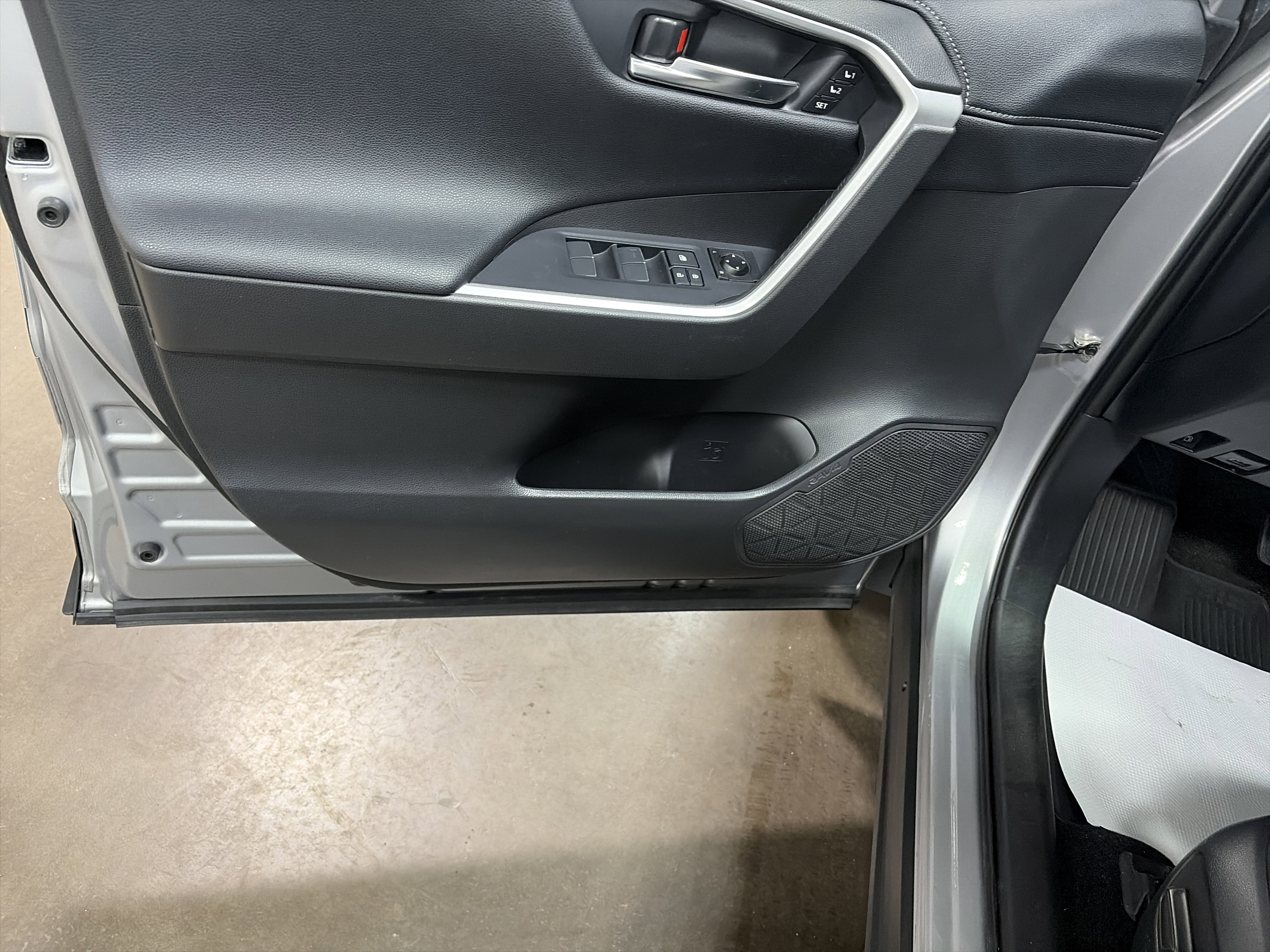 Used 2021 Toyota RAV4 Limited w/ Limited Grade Weather Package image 13