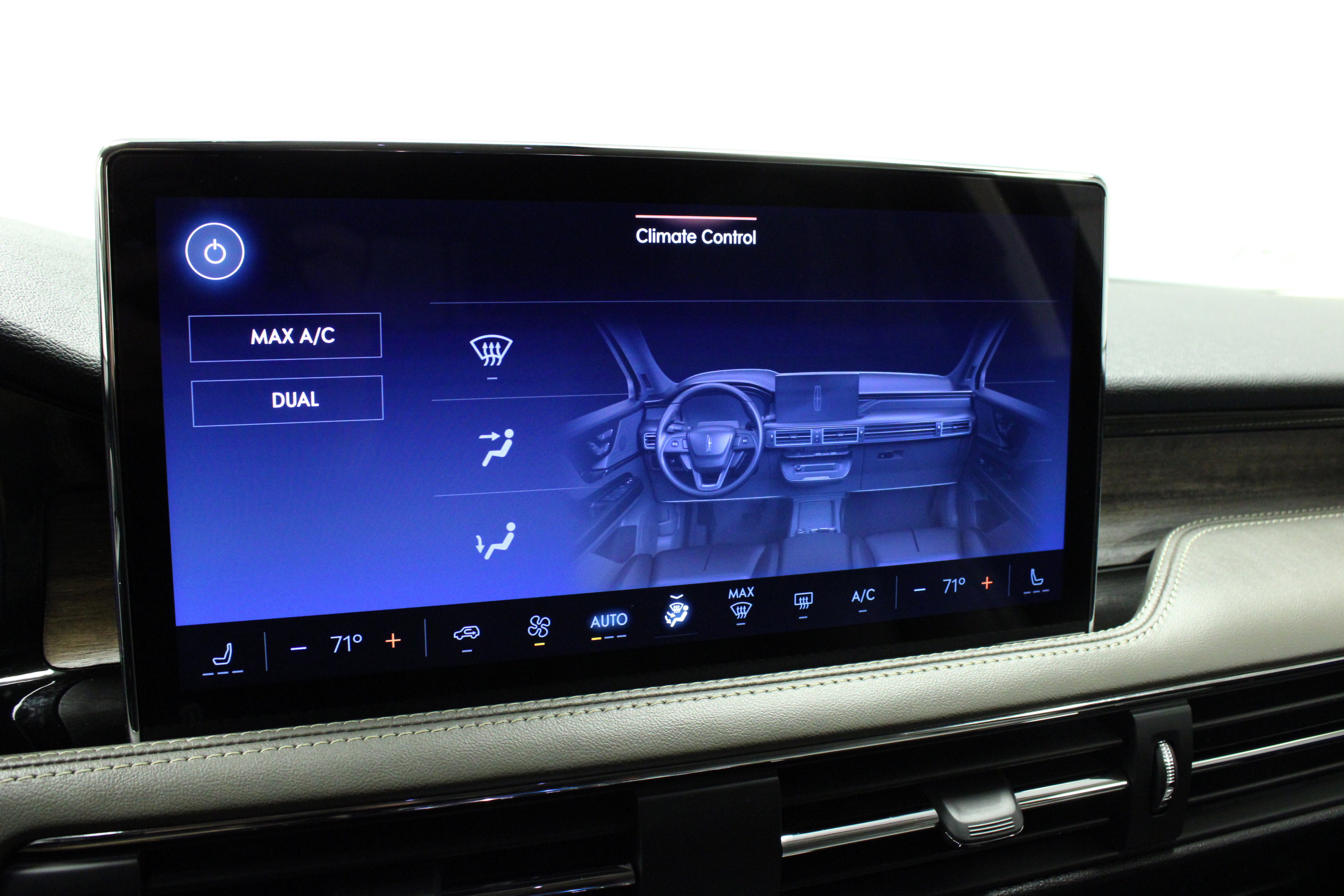 Used 2023 Lincoln Corsair Reserve image 28