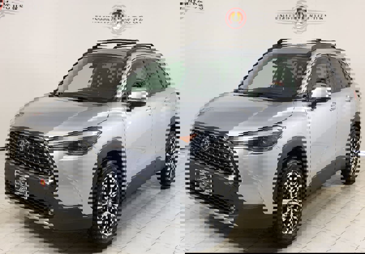 Used 2022 Toyota Corolla Cross XLE image 5