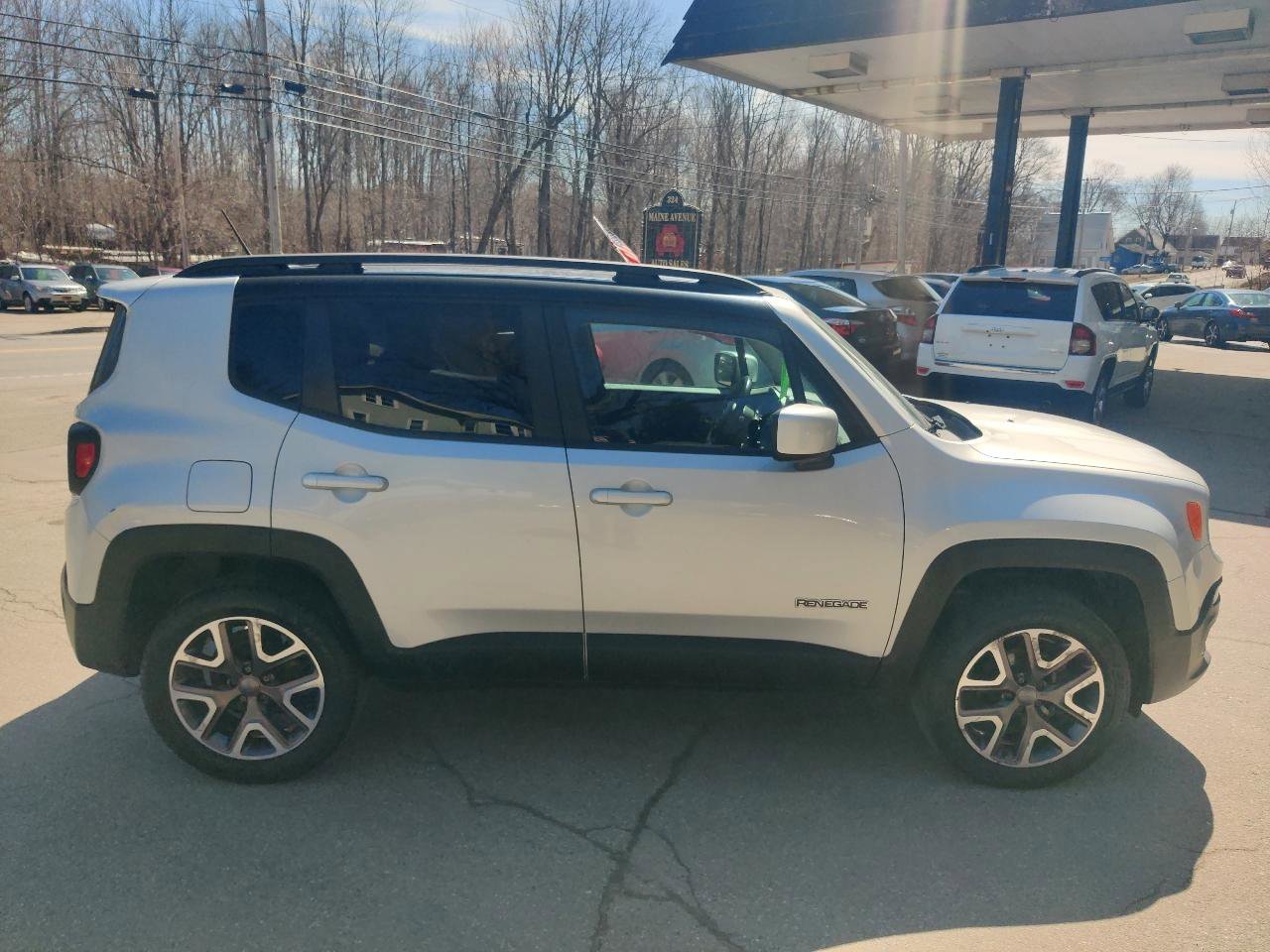 Used 2015 Jeep Renegade Latitude image 7