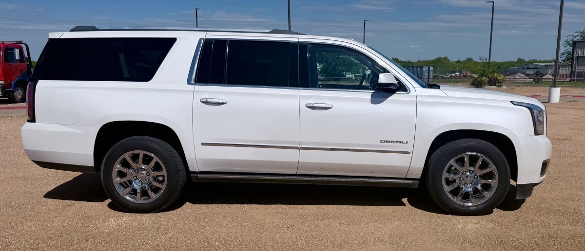 Used 2016 GMC Yukon XL Denali w/ Open Road Package image 4