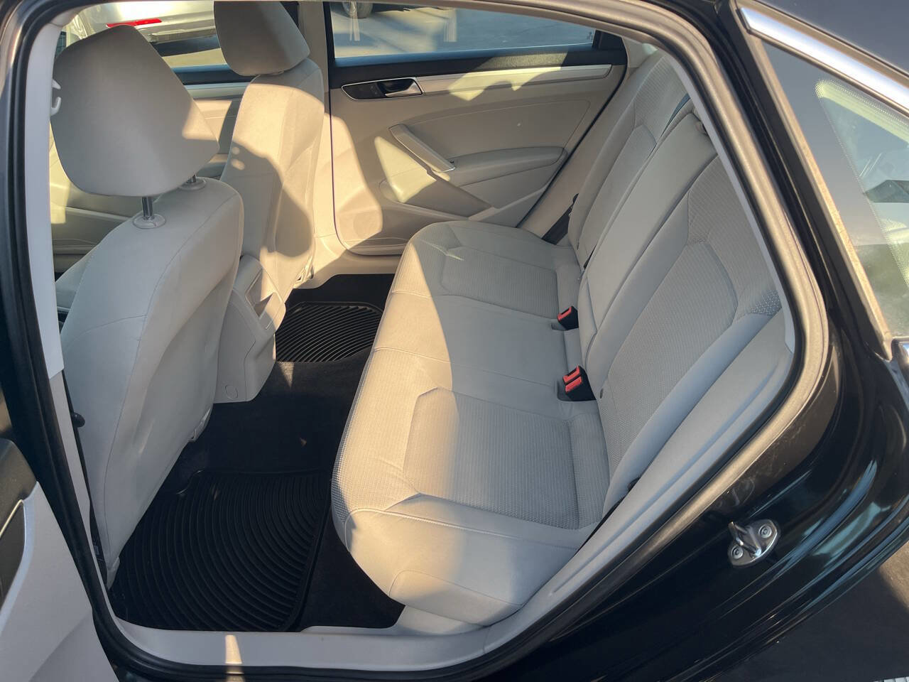 Used 2016 Volkswagen Passat 1.8T S image 10