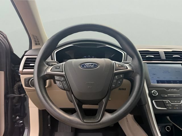Used 2020 Ford Fusion SE FWD image 12